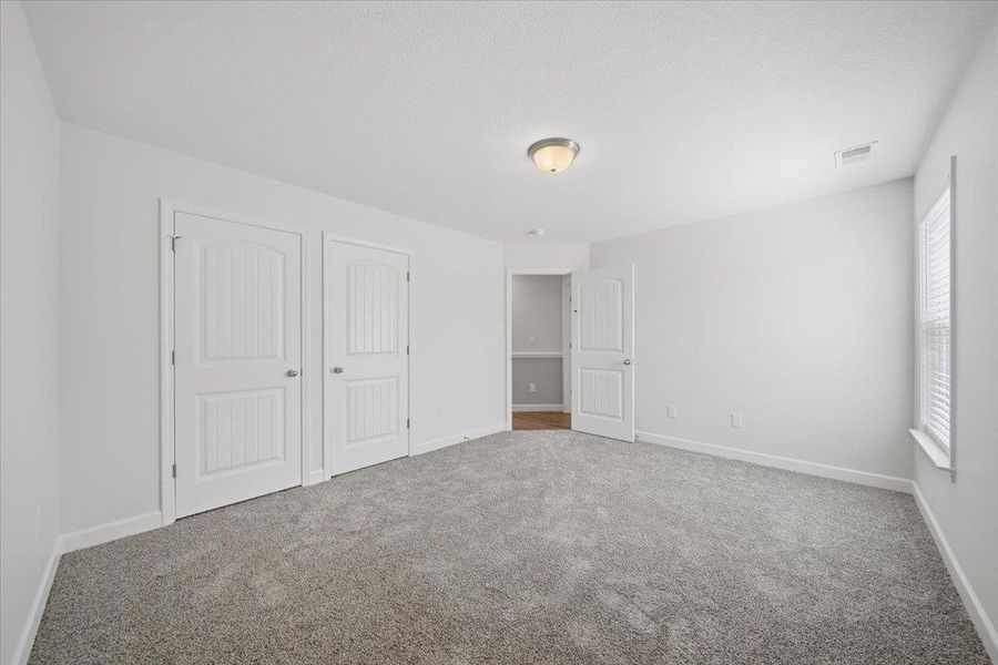 Spacious, unfurnished interior of a new home in Bent Tree, Gaffney (Image 27).