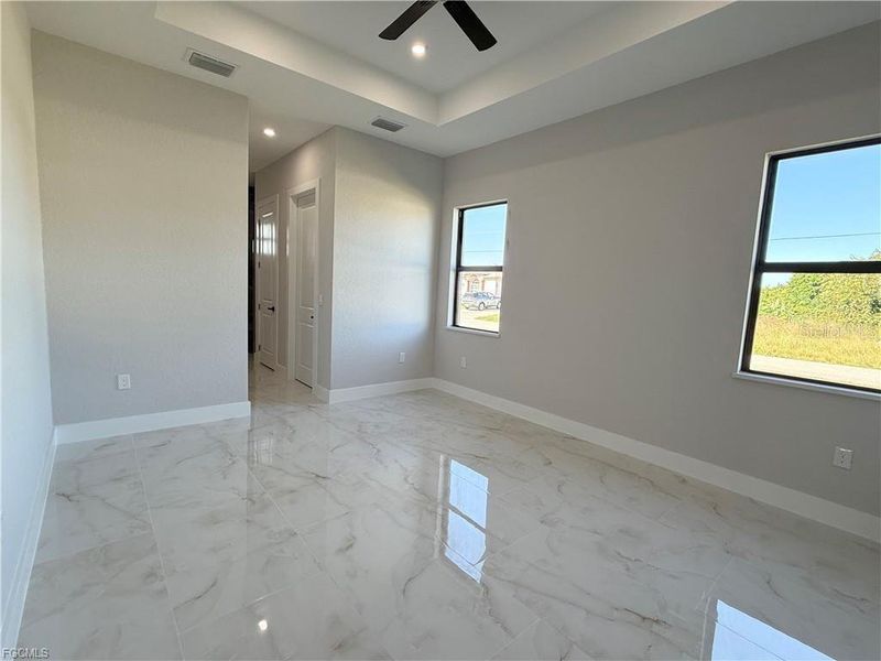 Spacious, unfurnished interior of a new home in , Lehigh Acres (Image 23).
