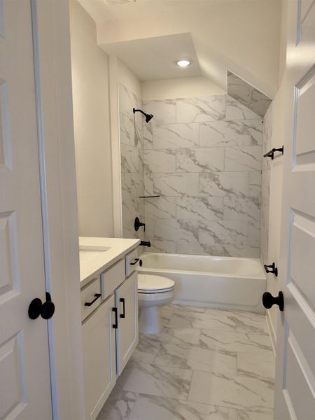 Furnished interior view inside a new home in White Oak, Arlington (Image 12).