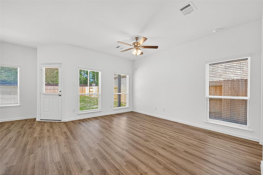 Spacious, unfurnished interior of a new home in Mill Creek Trails, Magnolia (Image 40).