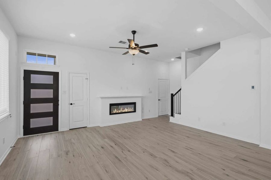 Spacious, unfurnished interior of a new home in Woodforest, Montgomery (Image 7).
