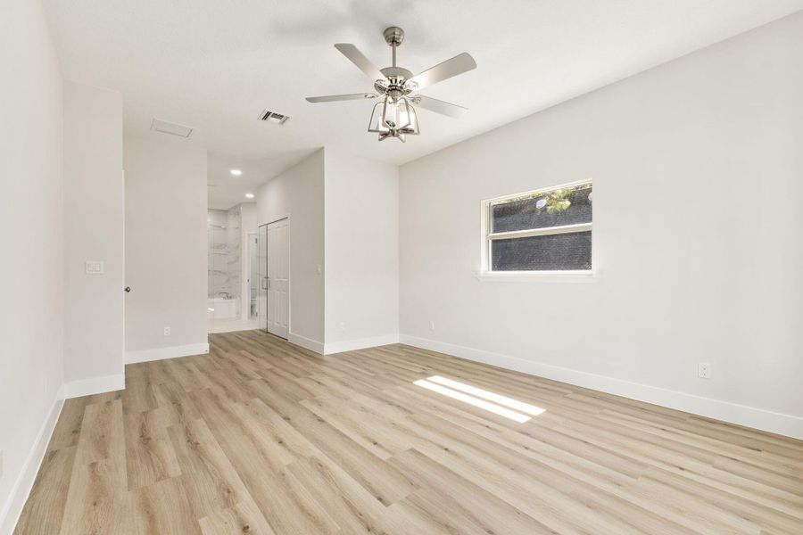 Spacious, unfurnished interior of a new home in , Fort Pierce (Image 33).