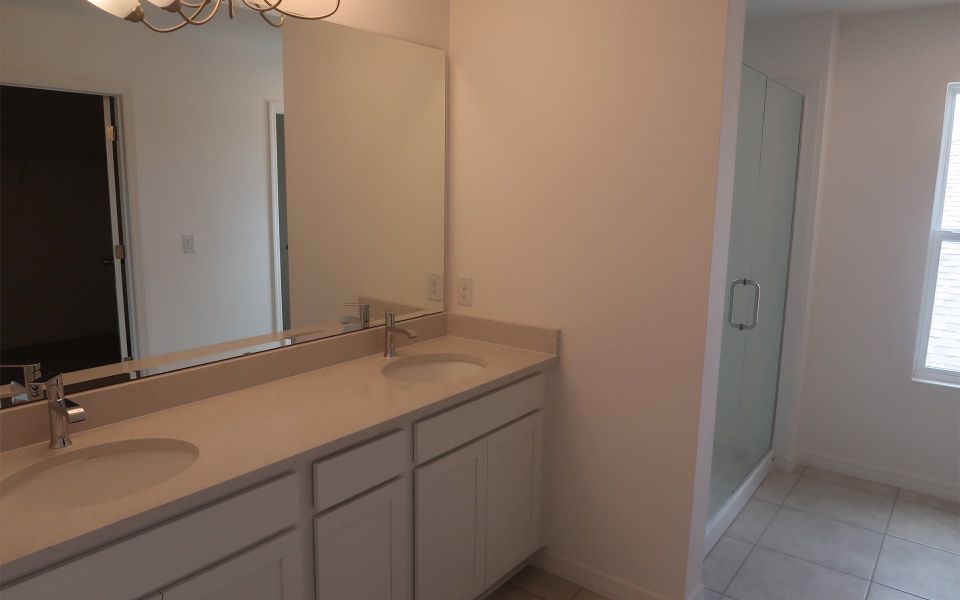 Spa-Like Primary Bathroom in Central Florida Home