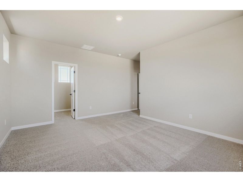Spacious, unfurnished interior of a new home in Farmstead, Berthoud (Image 35).
