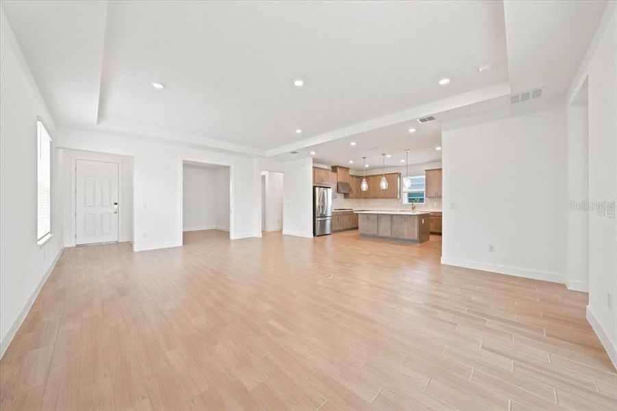 Spacious, unfurnished interior of a new home in , Palmetto (Image 29).