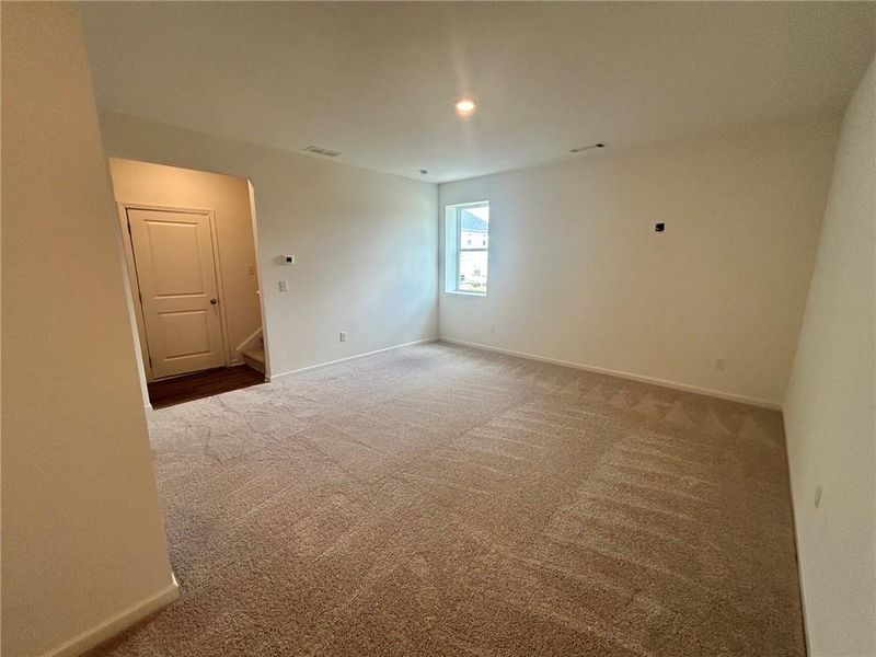 Spacious, unfurnished interior of a new home in Old Salem Crossing, Conyers (Image 22).