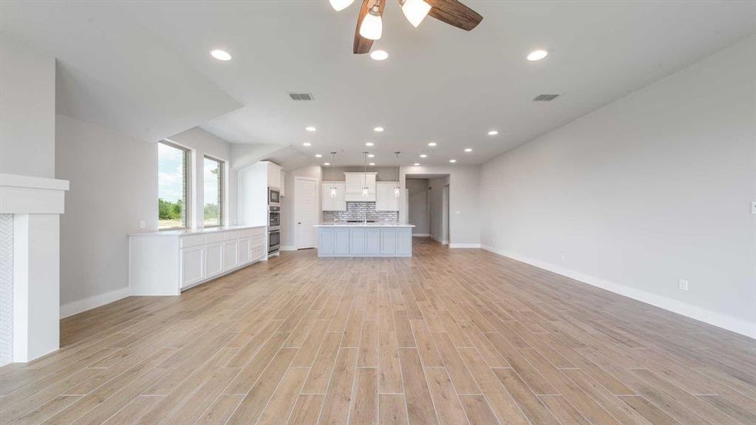 Spacious, unfurnished interior of a new home in Talon Hills 60'/70', Fort Worth (Image 15). Spacious, unfurnished interior of a new home in Talon Hills 60'/70', Fort Worth (Image 15).