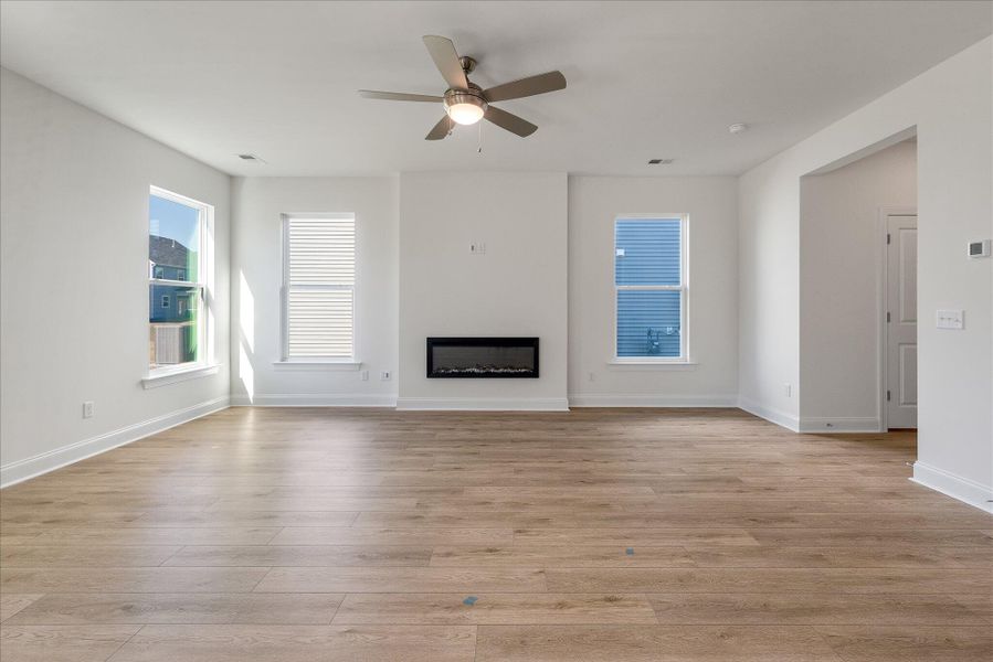 Spacious, unfurnished interior of a new home in Oakley Pointe, Moncks Corner (Image 18).