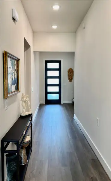 Bright and open entry