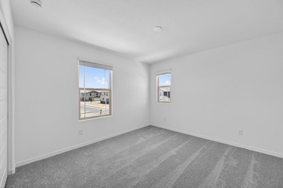 Spacious, unfurnished interior of a new home in Artisan at Asante, Surprise (Image 24).