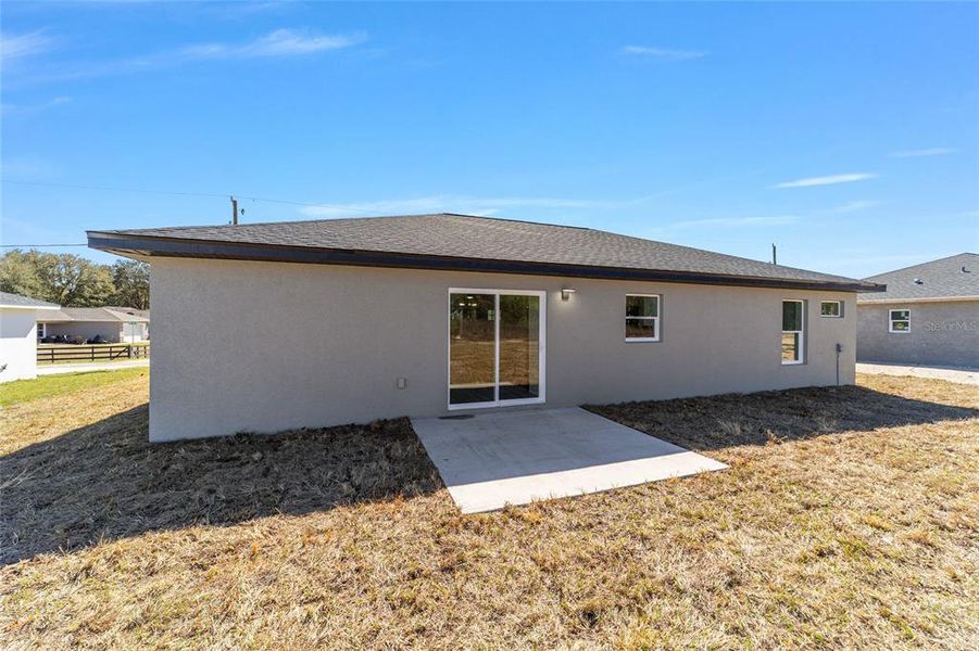 Exterior details and patio area of a home in , Dunnellon (Image 20).
