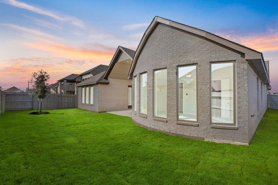 Exterior details and patio area of a home in Pomona, Manvel (Image 3).
