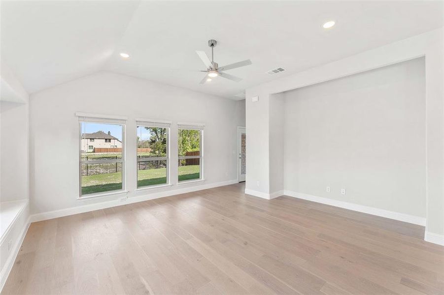Spacious, unfurnished interior of a new home in Liberty, Melissa (Image 25).
