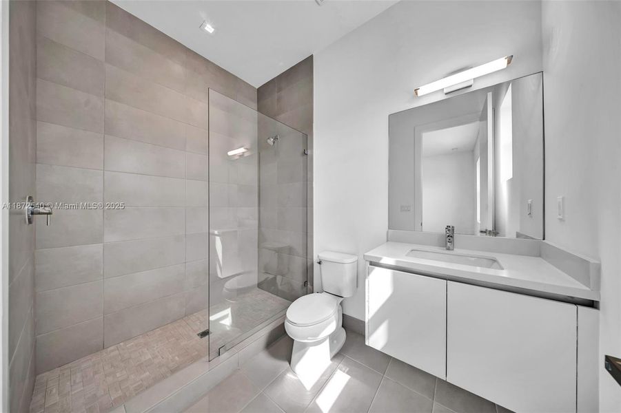 Furnished interior view inside a new home in , Weston (Image 33).