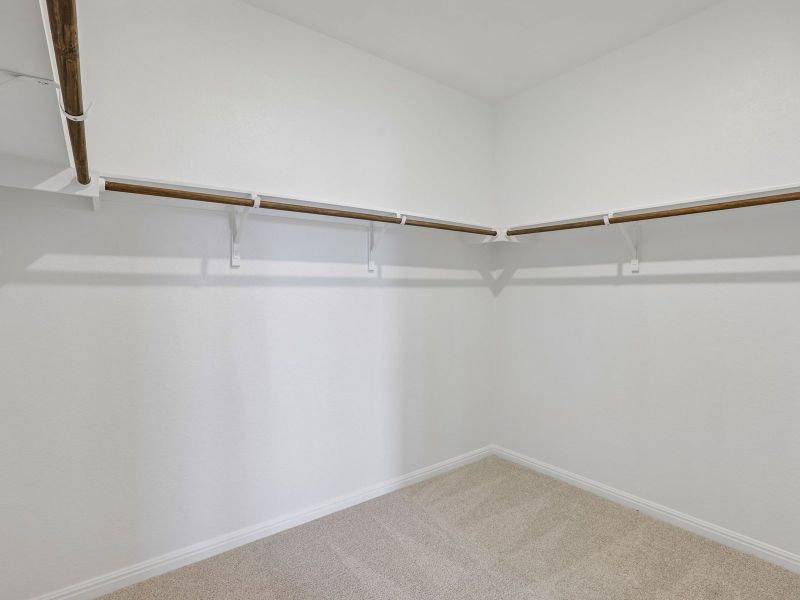 Spacious, unfurnished interior of a new home in Lexington Parke, Del Valle (Image 9).