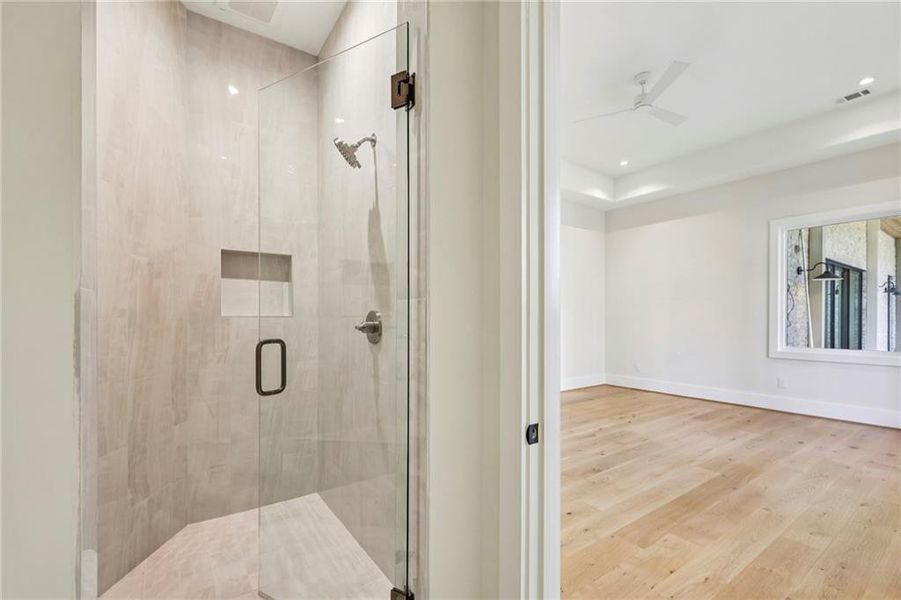 Spacious, unfurnished interior of a new home in , Atlanta (Image 38).