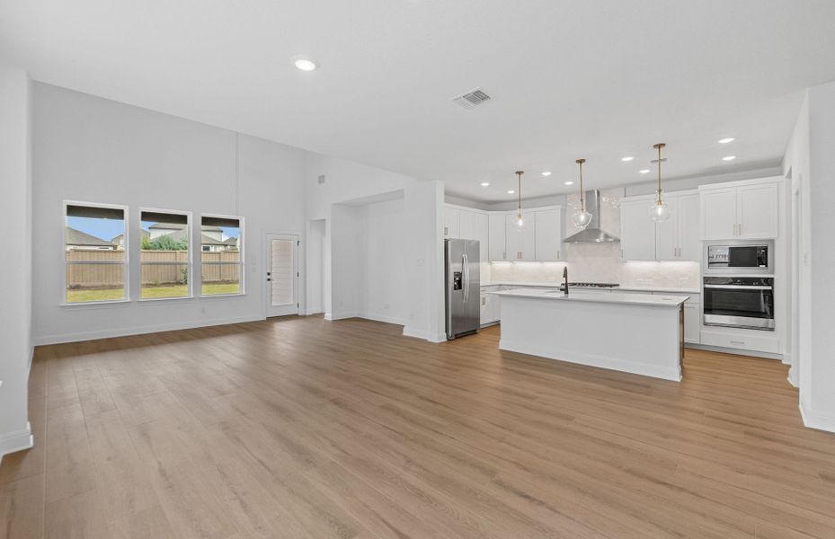 Spacious, unfurnished interior of a new home in Horizon Lake, Leander (Image 18).