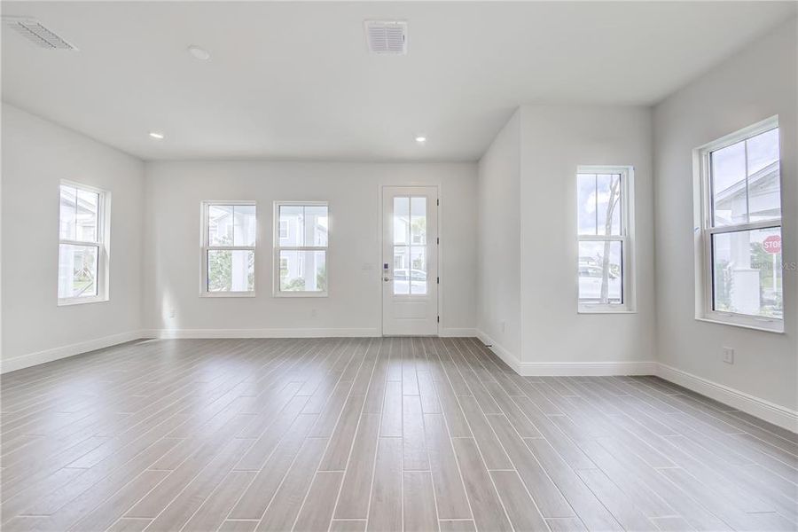 Spacious, unfurnished interior of a new home in Bungalow Walk at Lakewood Ranch, Lakewood Ranch (Image 19).
