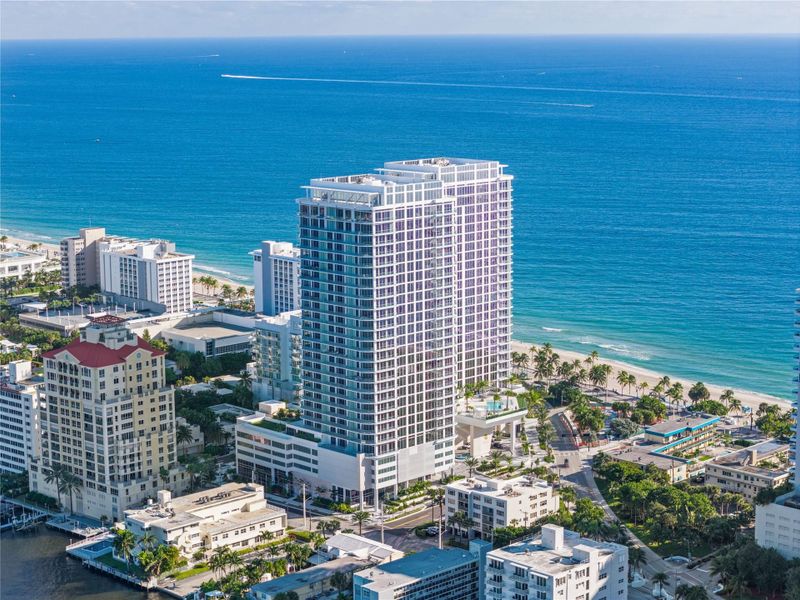 Condo located in Fort Lauderdale, FL showcasing its design and architecture (Image 27).