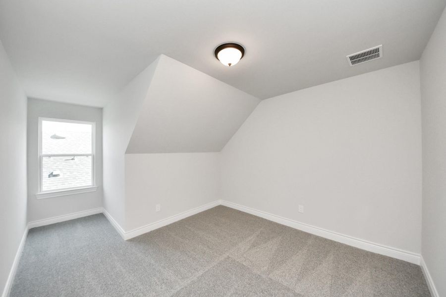 Spacious, unfurnished interior of a new home in Lexington Heights, Willis (Image 40).