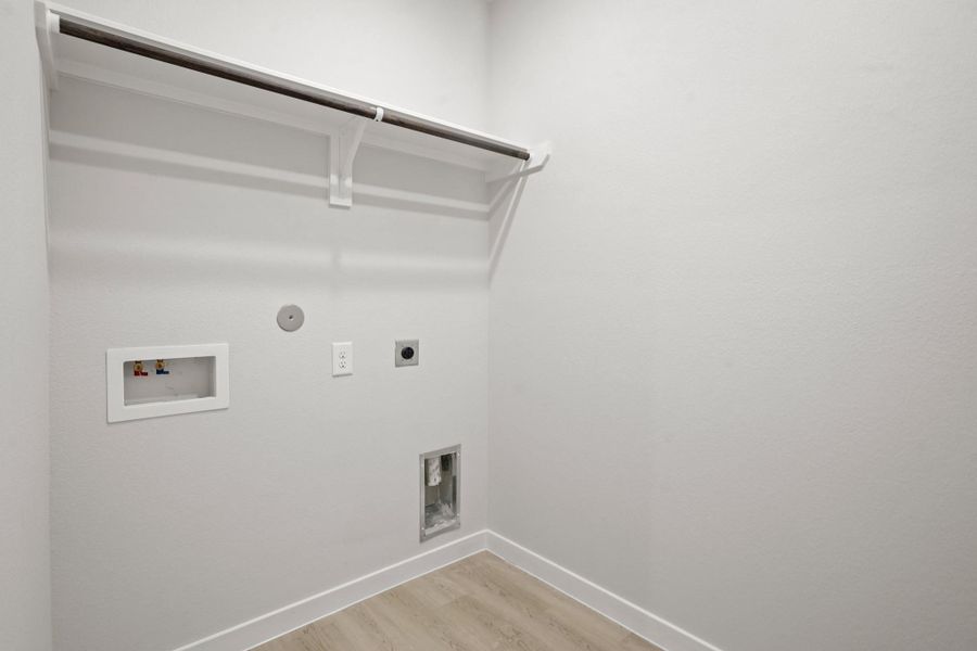 Spacious, unfurnished interior of a new home in Sunterra, Katy (Image 20).