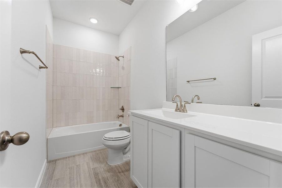 Furnished interior view inside a new home in Saddlebrook Estates, Waxahachie (Image 10).