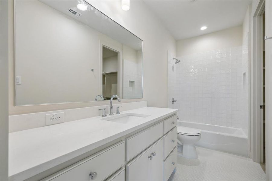 Furnished interior view inside a new home in , Dallas (Image 12).