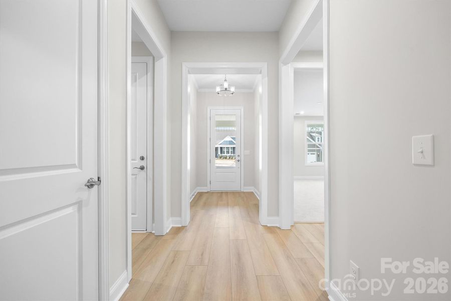 Spacious, unfurnished interior of a new home in Handsmill on Lake Wylie, York (Image 21).