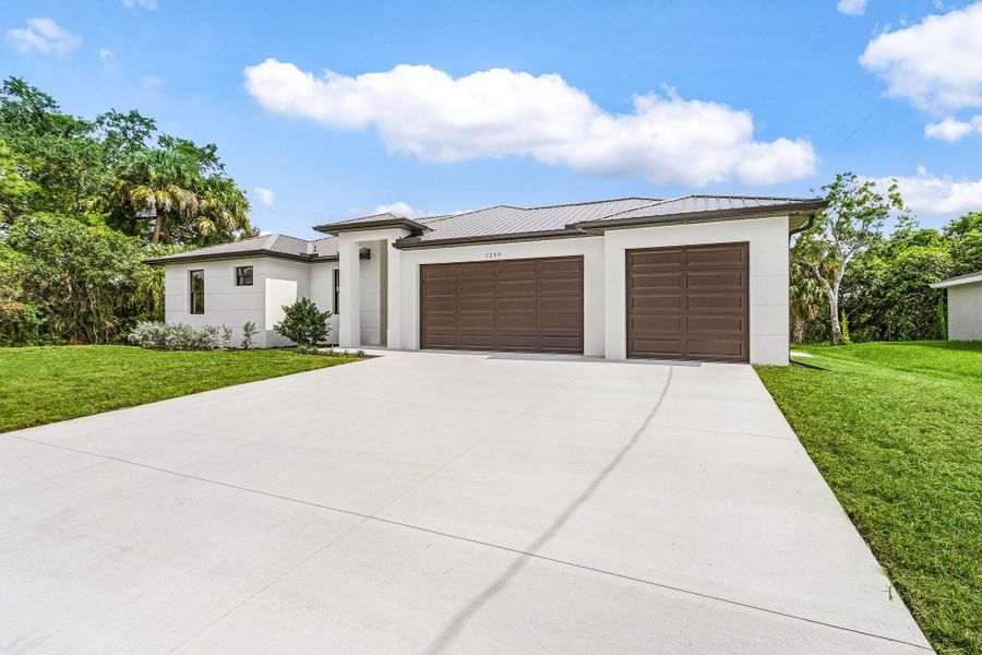 Front exterior of a new home in , Labelle, FL, highlighting curb appeal (Image 1). Front exterior of a new home in , Labelle, FL, highlighting curb appeal (Image 1).