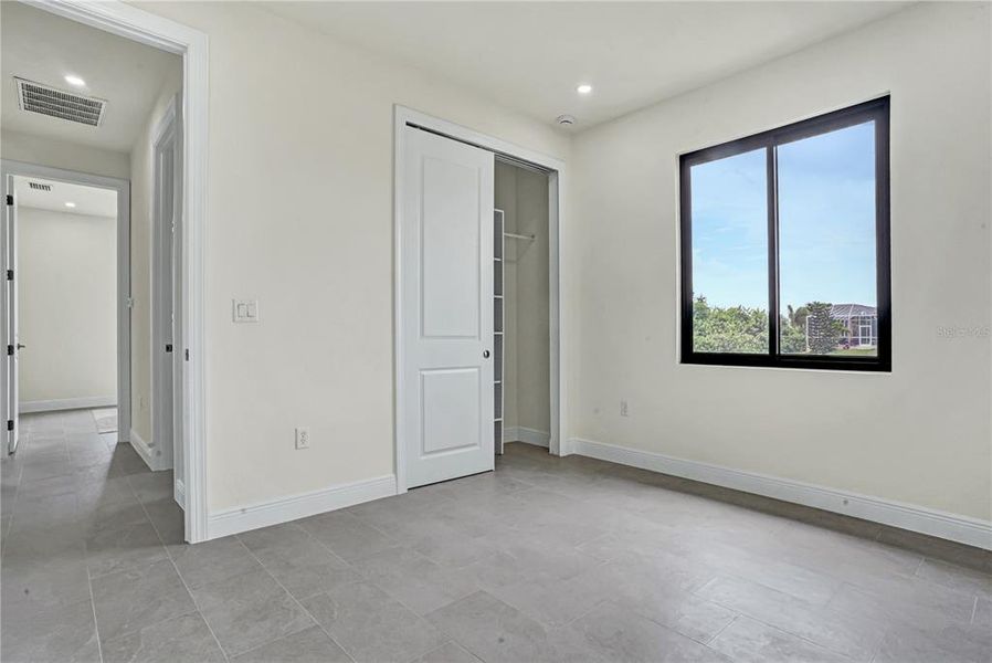 Spacious, unfurnished interior of a new home in , Cape Coral (Image 24).