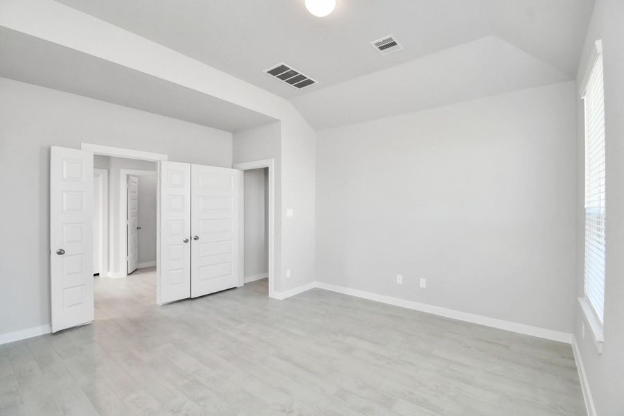 Spacious, unfurnished interior of a new home in Telge Ranch, Cypress (Image 28).