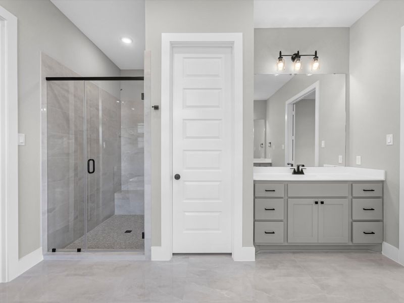 Furnished interior view inside a new home in Sienna 60’, Missouri City (Image 8).