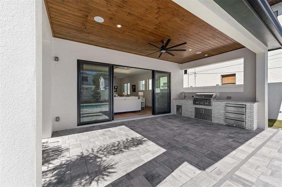 Exterior details and patio area of a home in , Orlando (Image 31).