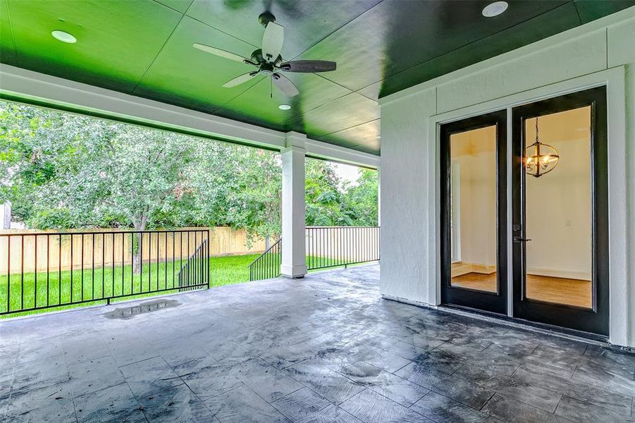 Step outside and enjoy your covered patio, lush green space, and fully-fenced back yard. The patio features disk lights, a ceiling fan, wrought iron railing, and will easily accommodate your favorite outdoor seating and/or patio table.