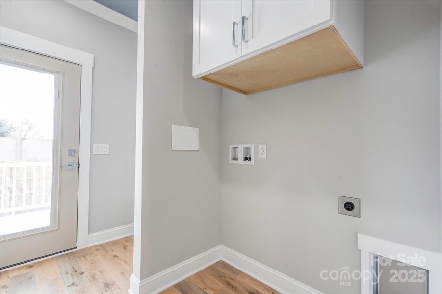 Washer & Dryer Hookups