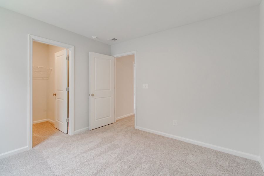 Spacious, unfurnished interior of a new home in Ellington, Elgin (Image 34).