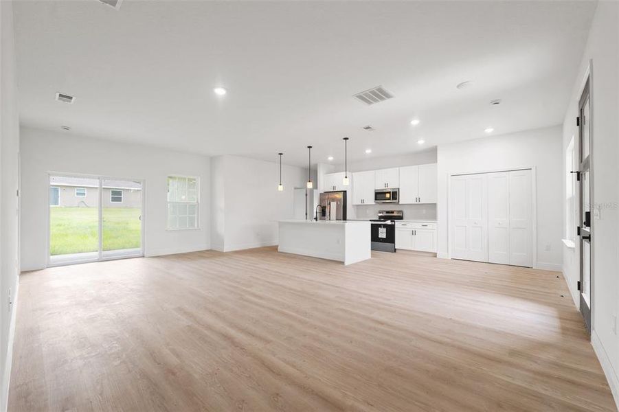 Spacious, unfurnished interior of a new home in , Ocala (Image 24).
