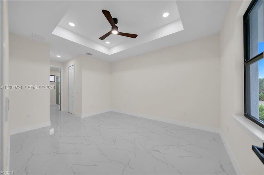 Spacious, unfurnished interior of a new home in , Lehigh Acres (Image 15).