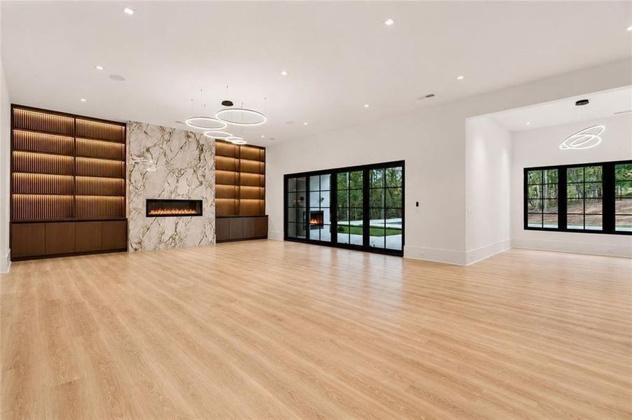 Spacious, unfurnished interior of a new home in , Alpharetta (Image 102).