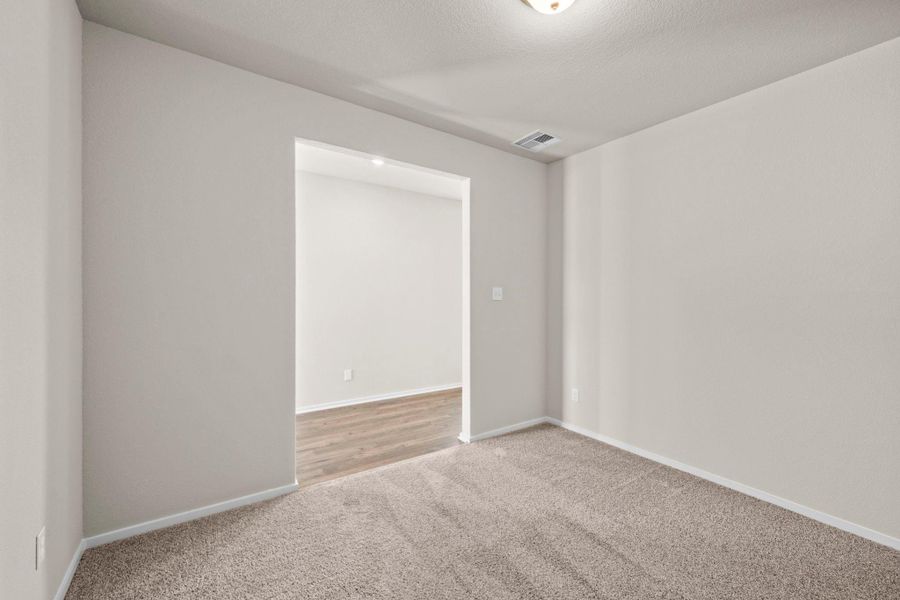 Spacious, unfurnished interior of a new home in Creekhaven, Rosharon (Image 22).
