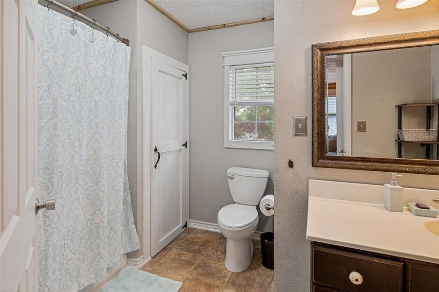 Furnished interior view inside a new home in , Gun Barrel City (Image 16).