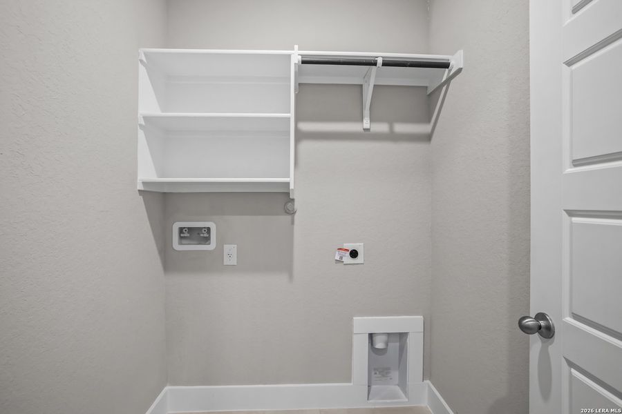 Spacious, unfurnished interior of a new home in Mayfair, New Braunfels (Image 24).