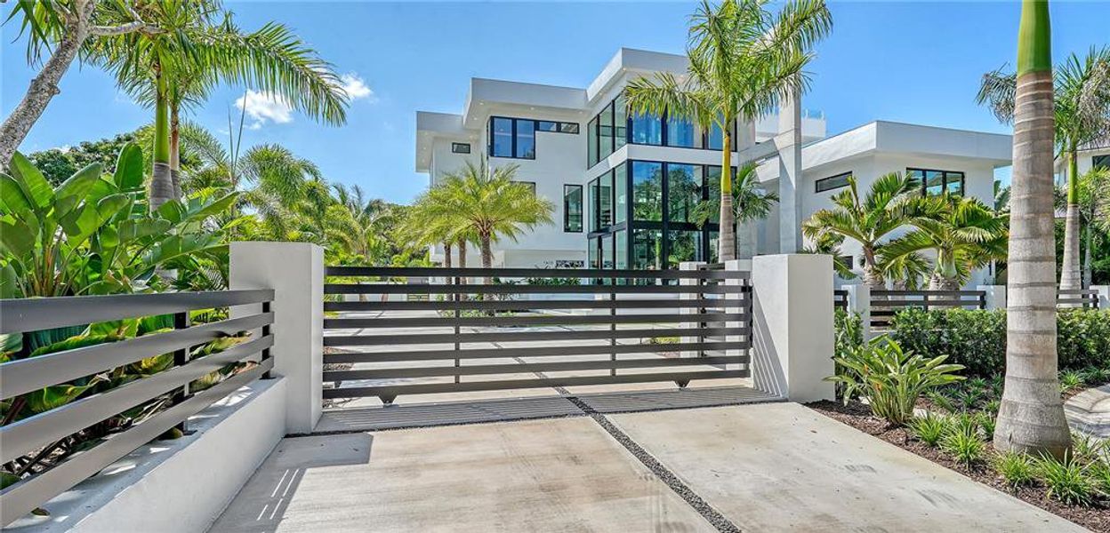 Condo located in Sarasota, FL showcasing its design and architecture (Image 7).