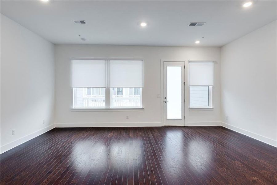 Spacious, unfurnished interior of a new home in Ashbury, Roswell (Image 24).