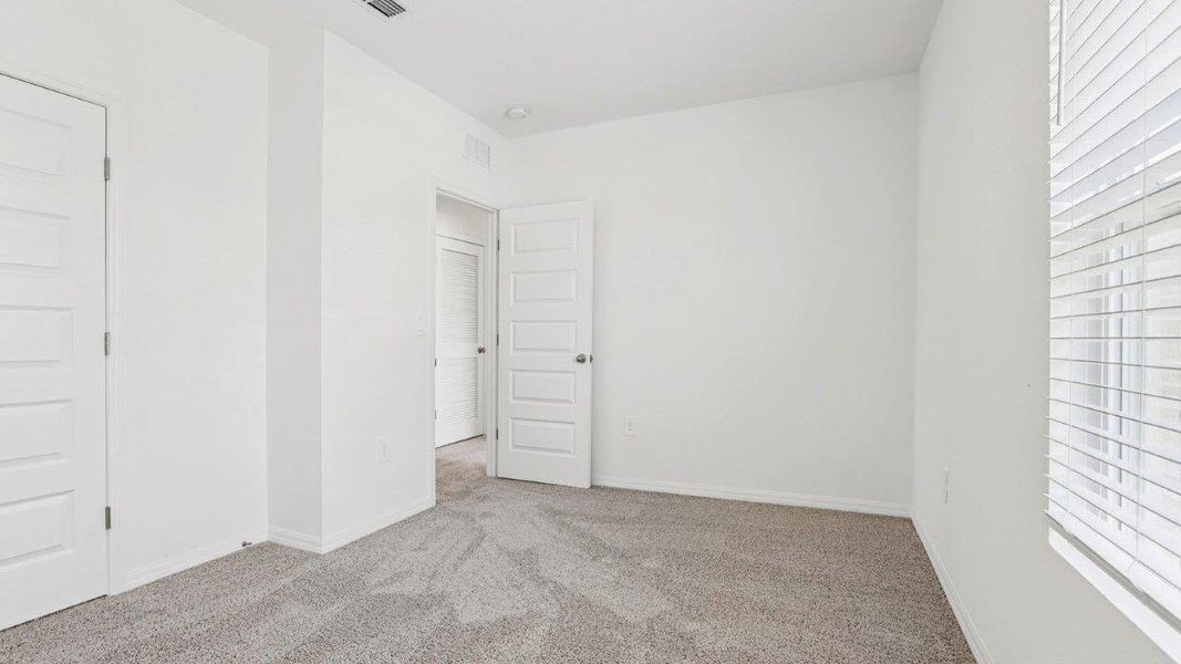 Spacious, unfurnished interior of a new home in Summerlin at Hawthorne Ranch, Lakeland (Image 37).