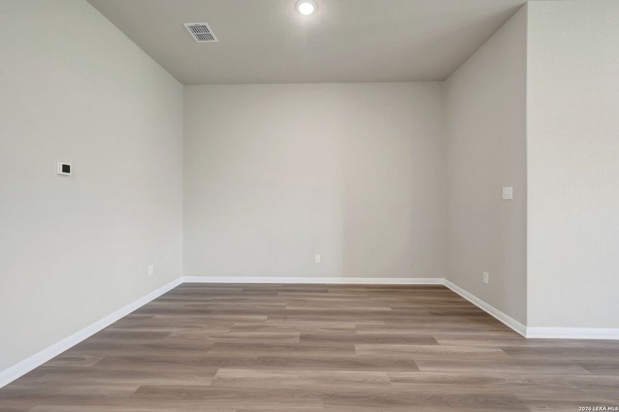 Spacious, unfurnished interior of a new home in Mesquite Ridge, San Antonio (Image 41).