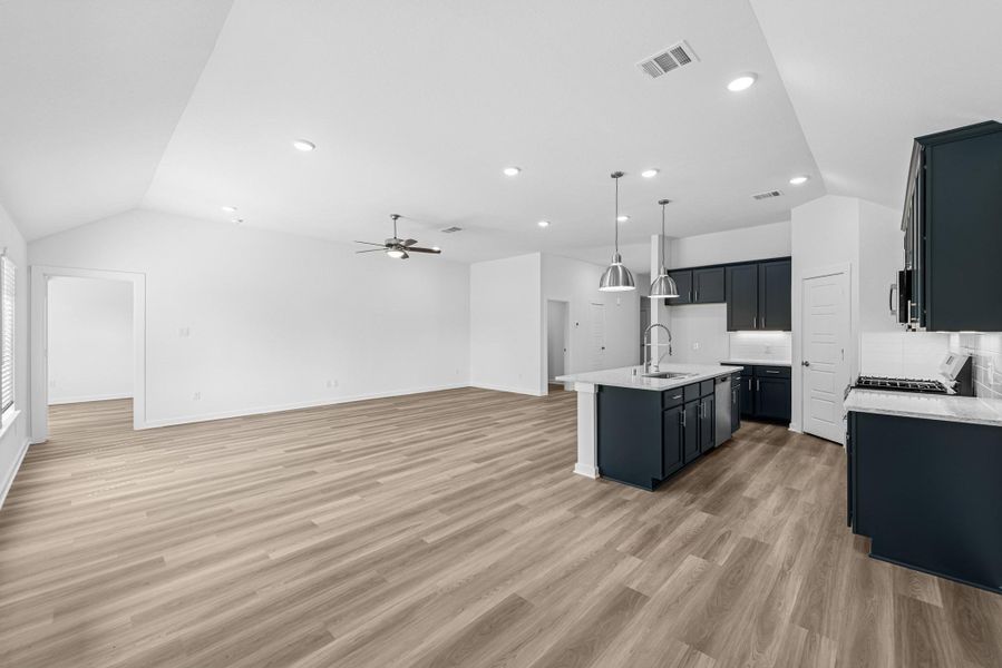 Spacious, unfurnished interior of a new home in Summerview, Fulshear (Image 17). Spacious, unfurnished interior of a new home in Summerview, Fulshear (Image 17).