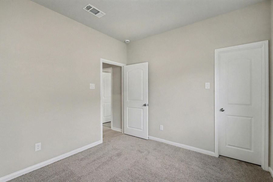 Spacious, unfurnished interior of a new home in Columbia Lakes, West Columbia (Image 17).
