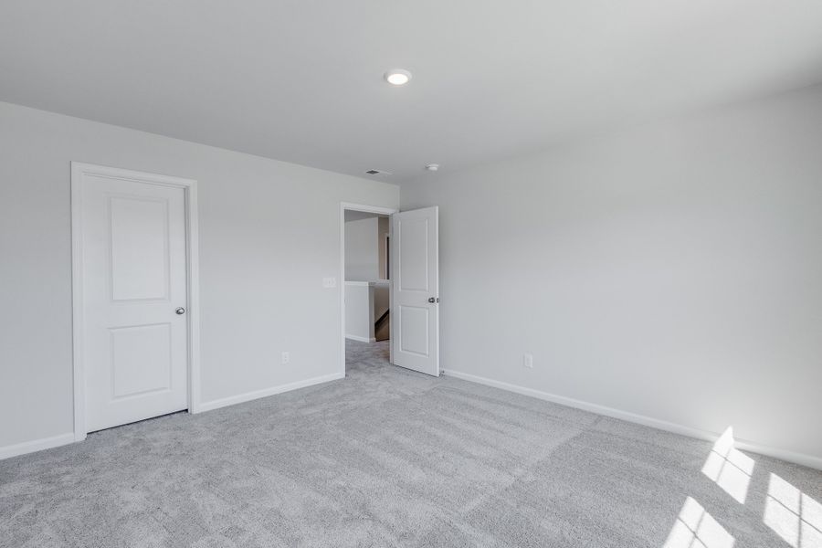 Spacious, unfurnished interior of a new home in Bluefield, Lexington (Image 35).