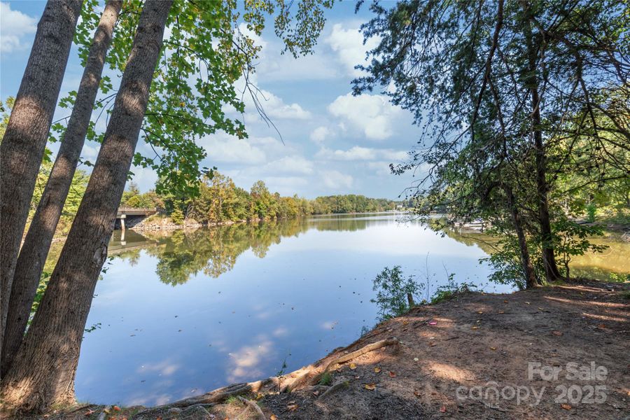 Natural landscape and outdoor views near in Mooresville (Image 36). Natural landscape and outdoor views near in Mooresville (Image 36).